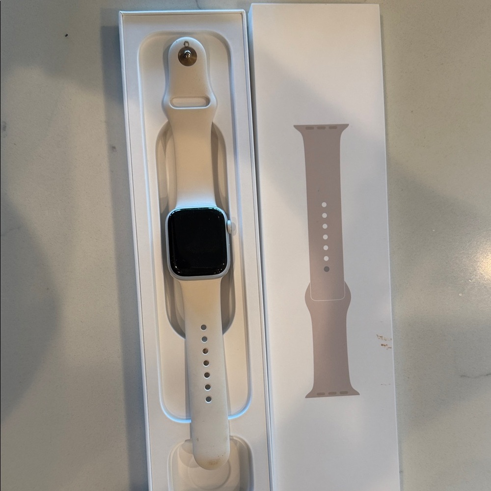 Apple Smartwatch with White Band 7 Series